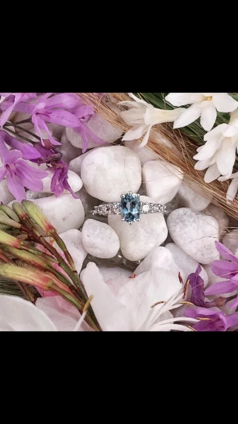 Bague de fiançaille, #madeinfraaigue-marine et diamants . Composée sur mesure avec les fiancés après avoir offert 
l' aigue-marine.Le plaisir de voir évoluer le projet , du dessin à la finalité.Merci de votre confiance :)
#aiguemarine #aquamarina #engaged #engagement #engagementring #fiancailles #baguedefiancailles # bijousurmesure##artisanatlyonnais #madeinfrance #madewithlove❤️ #madeinlyon #bijouxcreateur